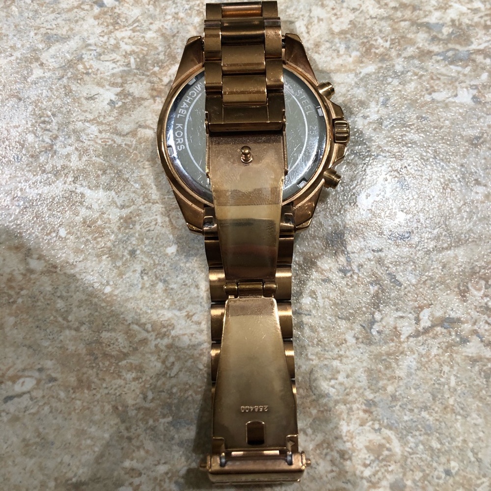 MICHAEL KORS ROSE GOLD WATCH - Picture 3 of 5